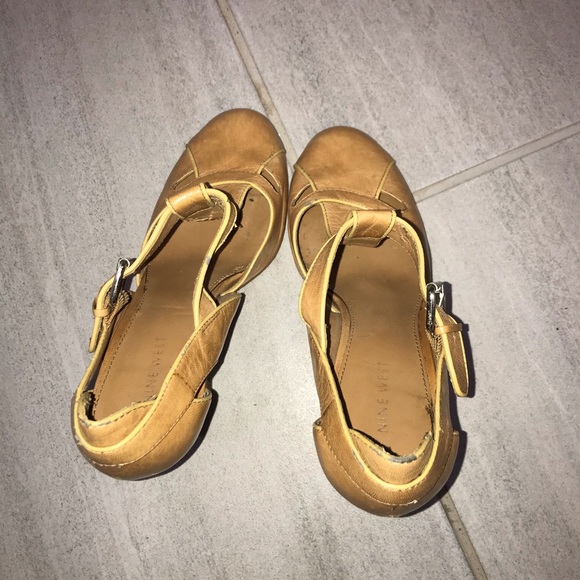 Tan/nude Nine West t strap pumps - Picture 5 of 8